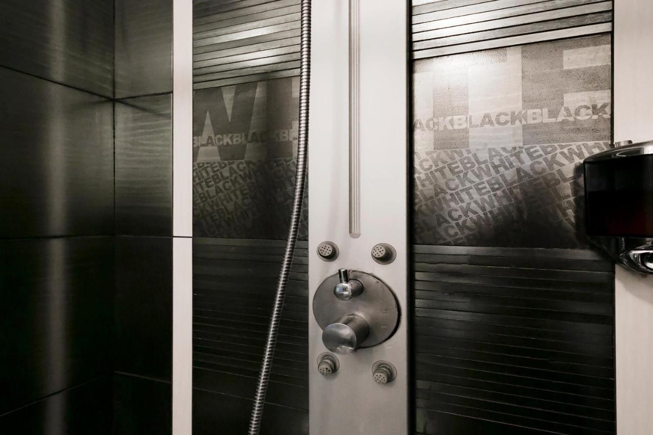 Dm69 - Termini Monti Crossroads Hotel Roma Exterior foto